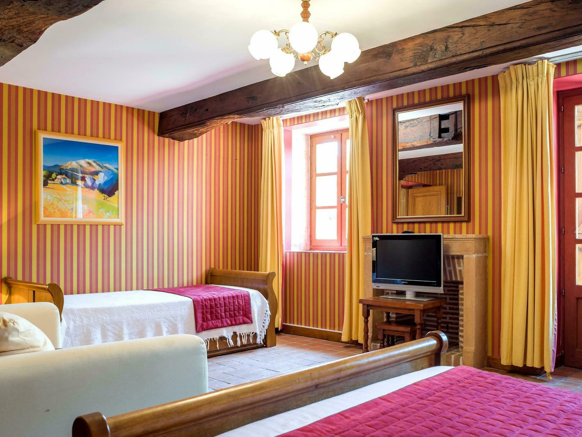 Contact Hotels Le Savigny & Spa Blacé Exteriér fotografie